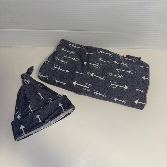 Baby Wonder Nation Hat & Swaddle Set One Size Gray Blue Arrow Print Boy Unisex - Picture 2 of 5